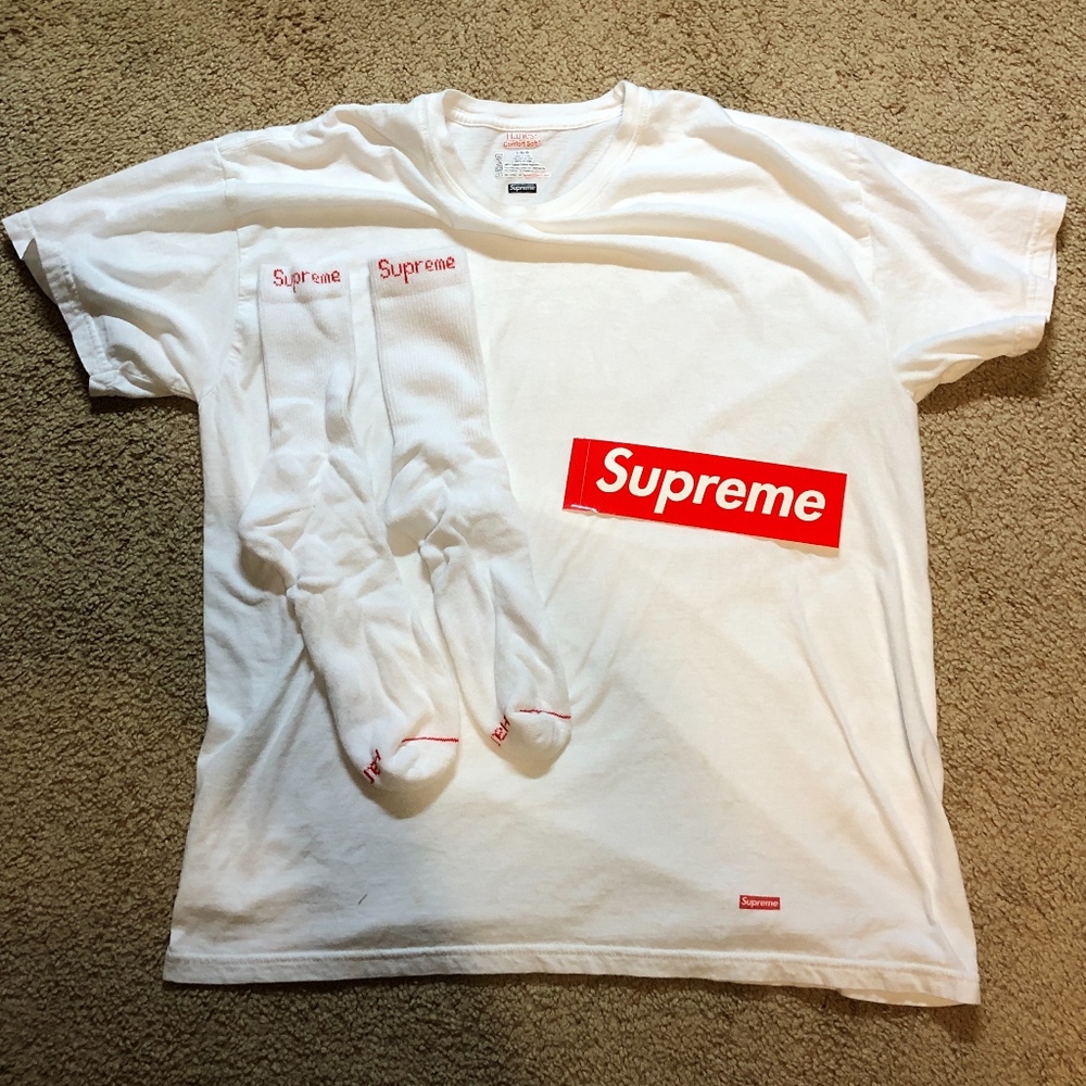 Supreme T-shirt/Sock/Sticker/Bag Bundle - White